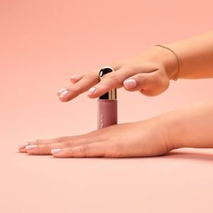 2 hands holding the top of a jar of make up